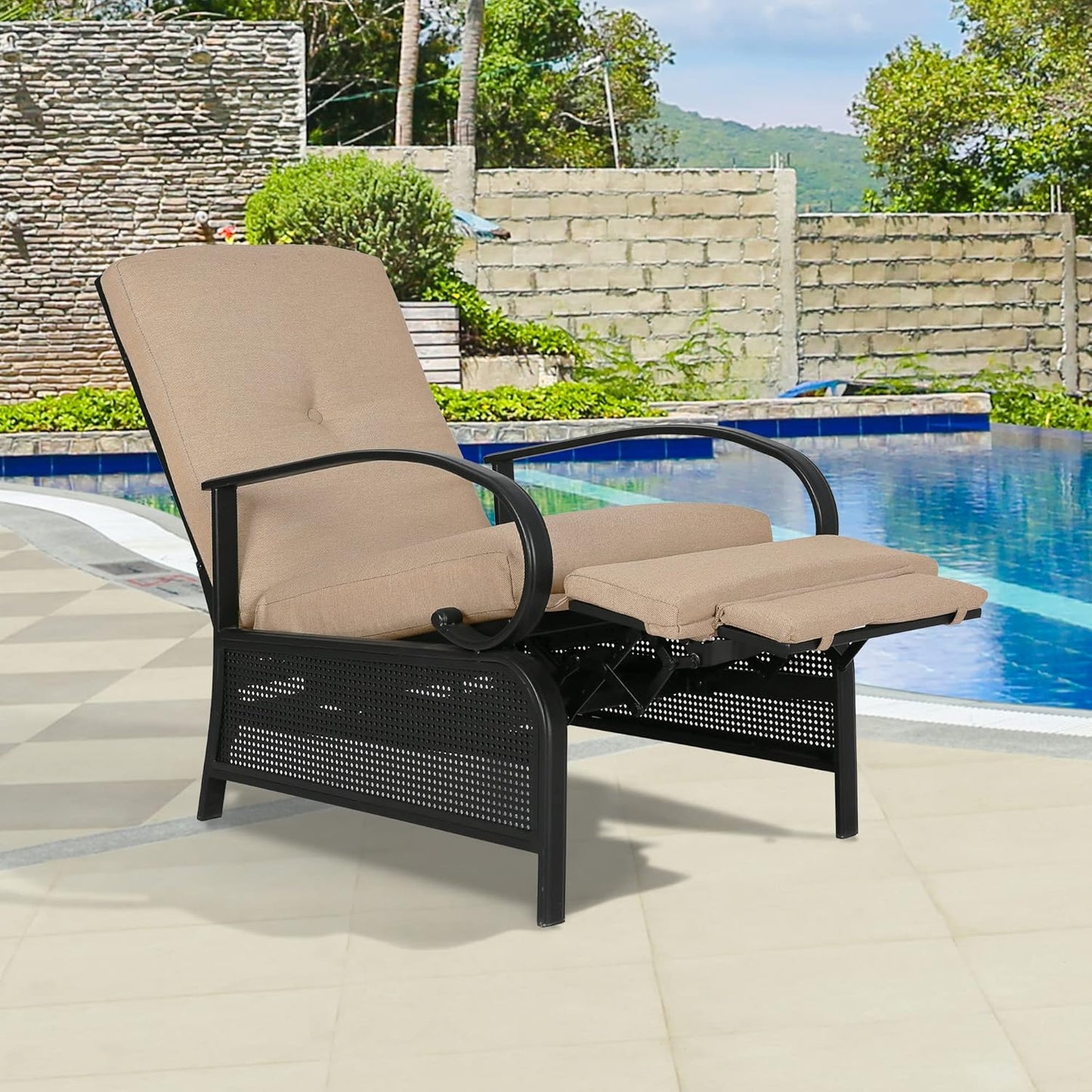 Adjustable Outdoor Reclining Lounge Chair Patio Recliner Chair with Strong Extendable Metal Frame and Removable Cushions for Outdoor Reading or Relaxation (Beige) (NPT237)