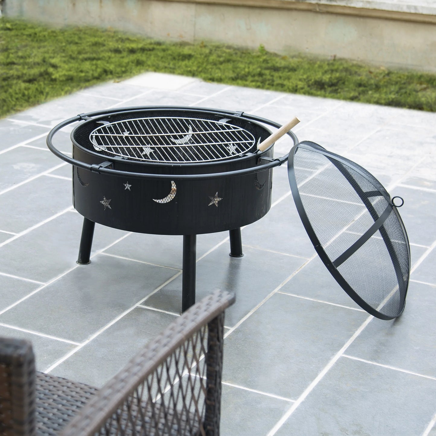 Star & Moon Bonfire round Steel Wood Burning Patio Fire Pit for Outdoor Patio