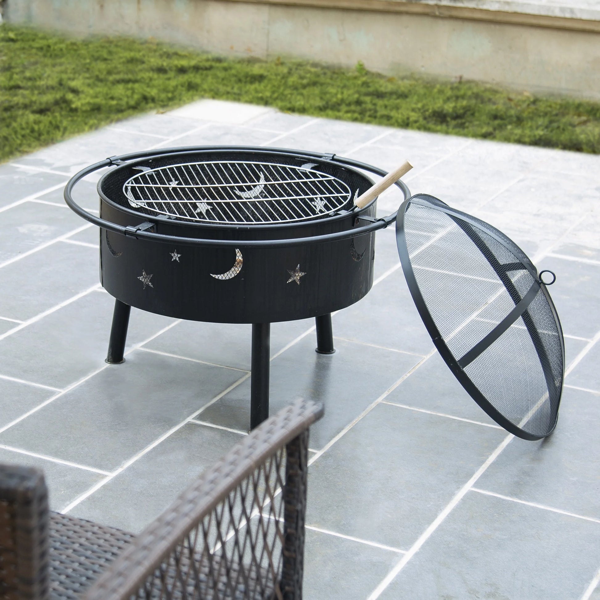 Star & Moon Bonfire round Steel Wood Burning Patio Fire Pit for Outdoor Patio